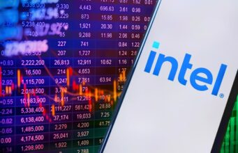 Intel Stock Q2 2025 Slide, CEO Shift & AI Foundry Pivot